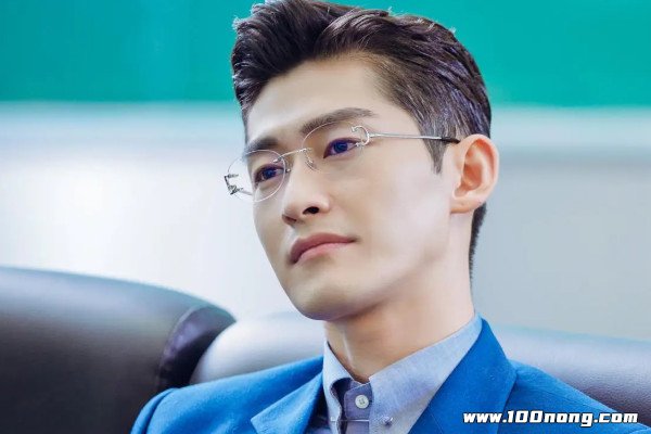 张翰的眼睛是网友的一种恶搞行为,他的脸上被人用图像处理软件给p满了