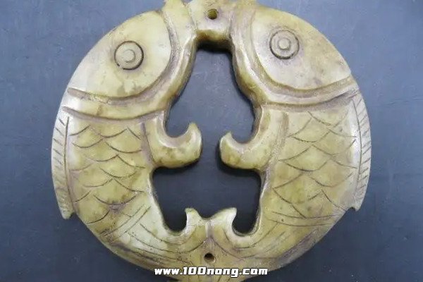 据说双鱼玉佩的五张黑白照片被列为国家机密,只有极少数当年的老兵才